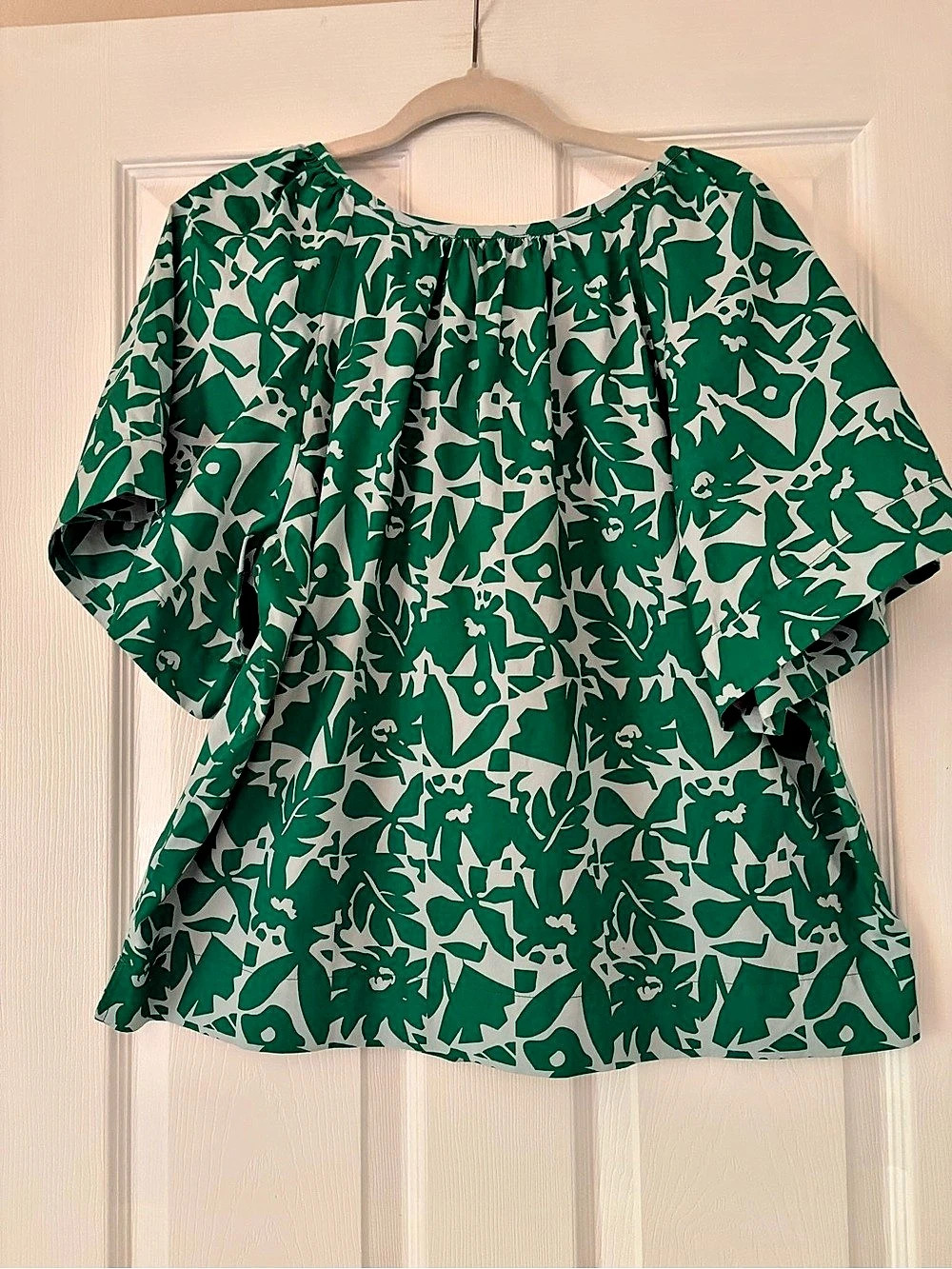 Free Assembly Abstract Print Short Sleeve Blouse in Green & White Size Large